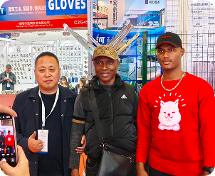Kang Yao at a trade exhibition, photo 3